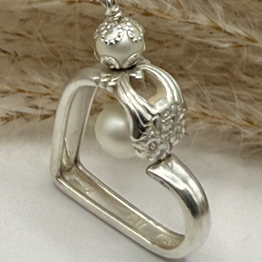 Necklaces Floating Heart Pendant